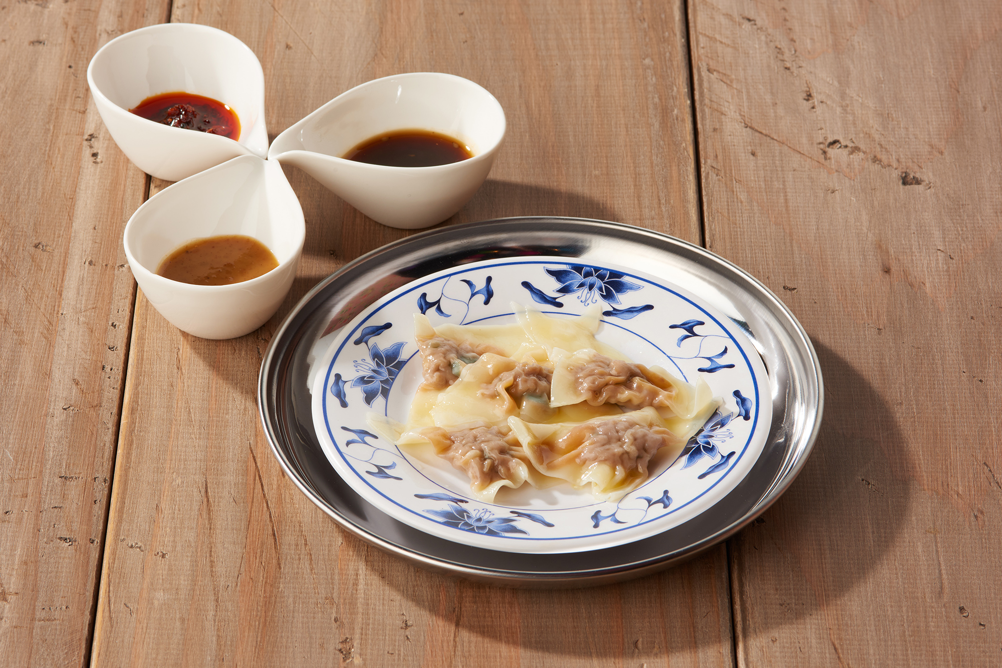 人気の「皿ワンタン」